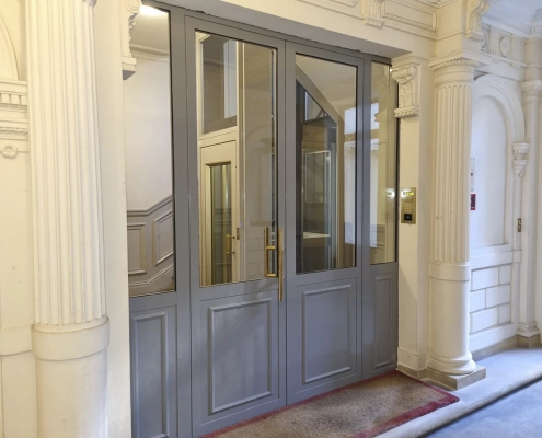 Porte d'entrée immeuble Parisien 75007