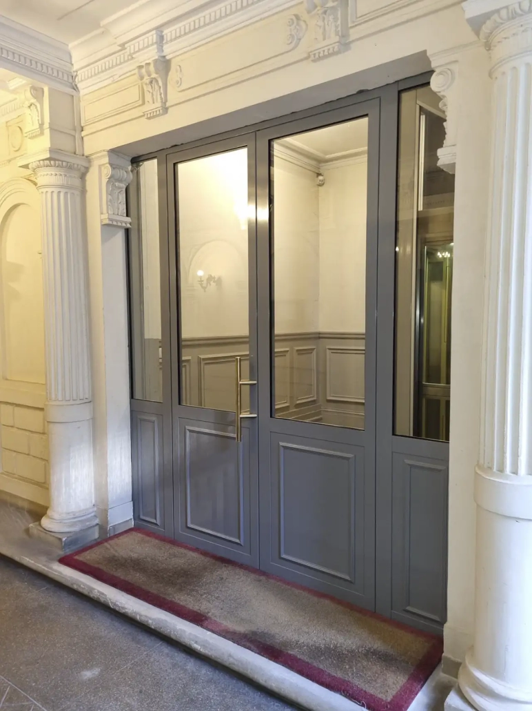 Porte d'entrée immeuble Parisien 75007