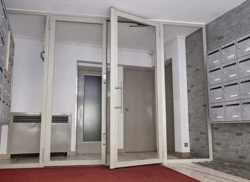 Porte de hall d'immeuble à Sartrouville